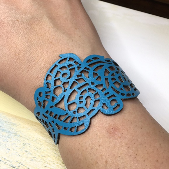 Hollow Laser Cut Blue Bracelet - Picture 3 of 8